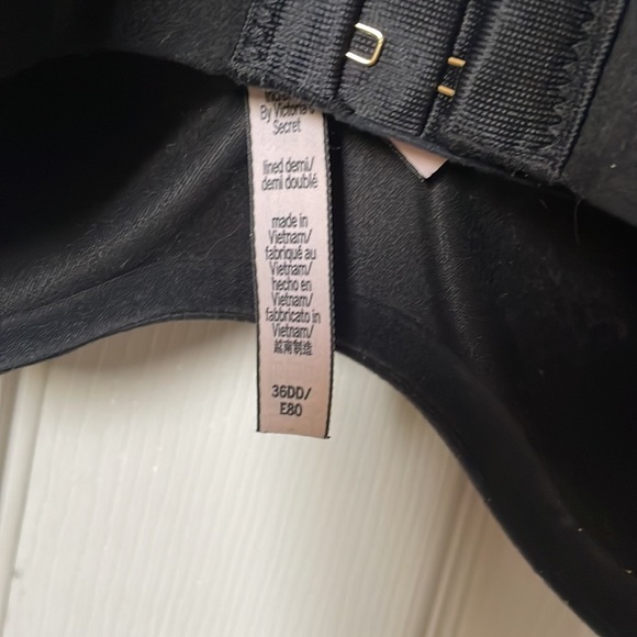 VS Incredible Demi Lined Bra - Picture 3 of 4